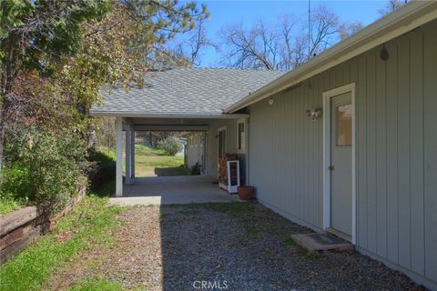 A home in Ahwahnee