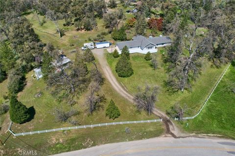 A home in Ahwahnee