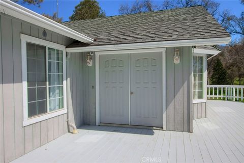 A home in Ahwahnee