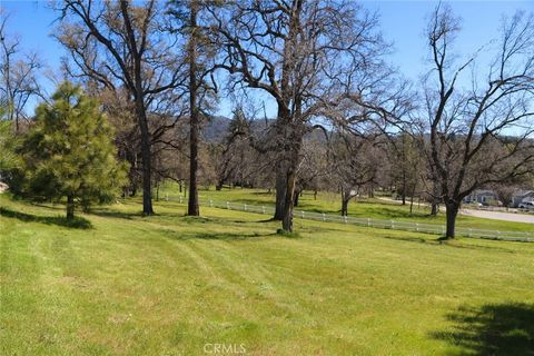 A home in Ahwahnee