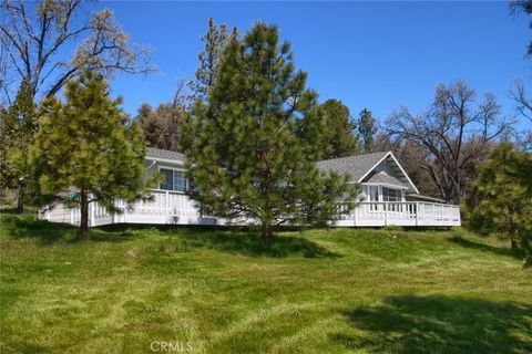 A home in Ahwahnee