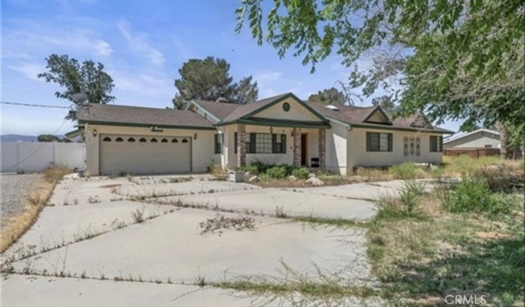 Welcome to this stunning custom-built westside home in the serene White Fence Farms neighborhood! Situated on 2.6 acres, this spacious 3,200 sq. ft. property features 4 bedrooms, 2 bathrooms, and an office, making it perfect for all your needs. Enjoy breathtaking views in a quiet, peaceful setting while being conveniently close to freeways and shopping.
The unique ranch-style floor plan offers comfort and functionality, highlighted by a large country kitchen with custom cabinets. The oversized master suite includes a walk-in closet with a skylight, built-in cabinets, and shelves for ample storage.
Additional features include a circular driveway, natural gas, central air with master cool, mature landscaping, and incredible closet space throughout. Don’t miss out on this one-of-a-kind property—schedule your showing today!