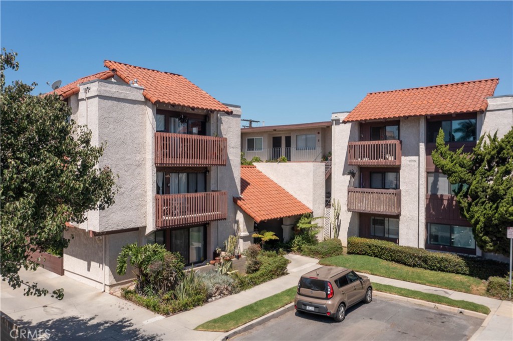 353 n colorado place 205