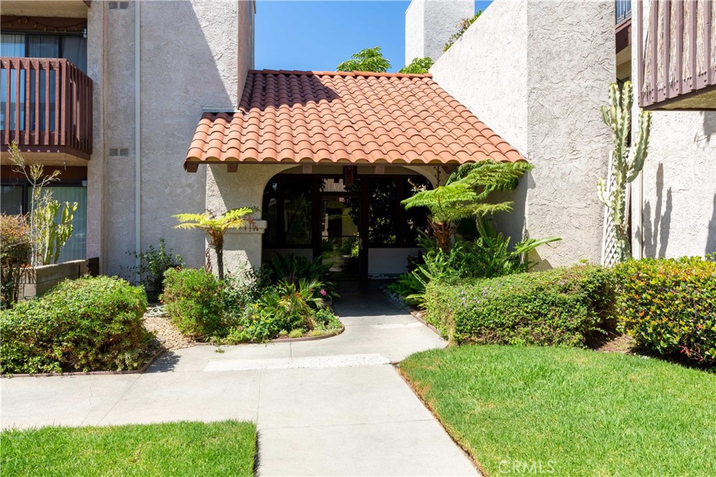 353 n colorado place 205