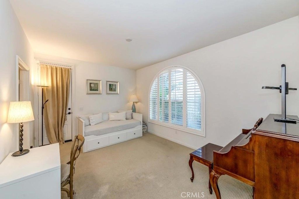 listing image 130729511860599487277