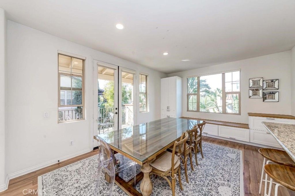 listing image 130727664418429135610