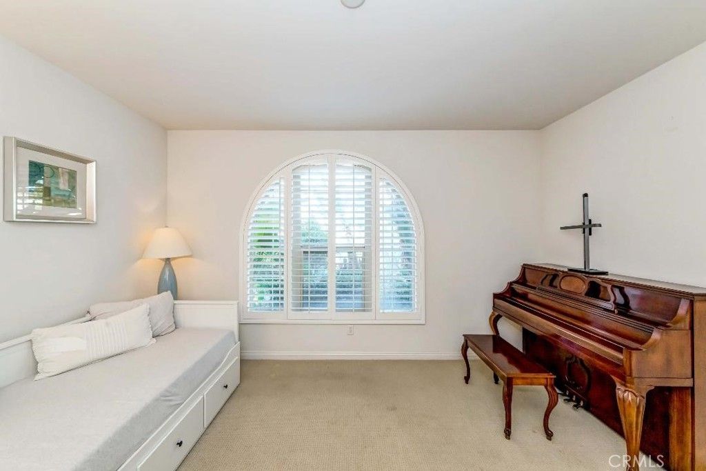 listing image 130724429701441454801