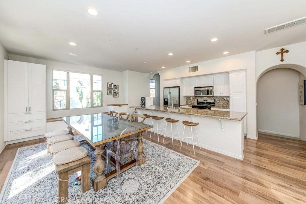 listing image 130728097159665550471
