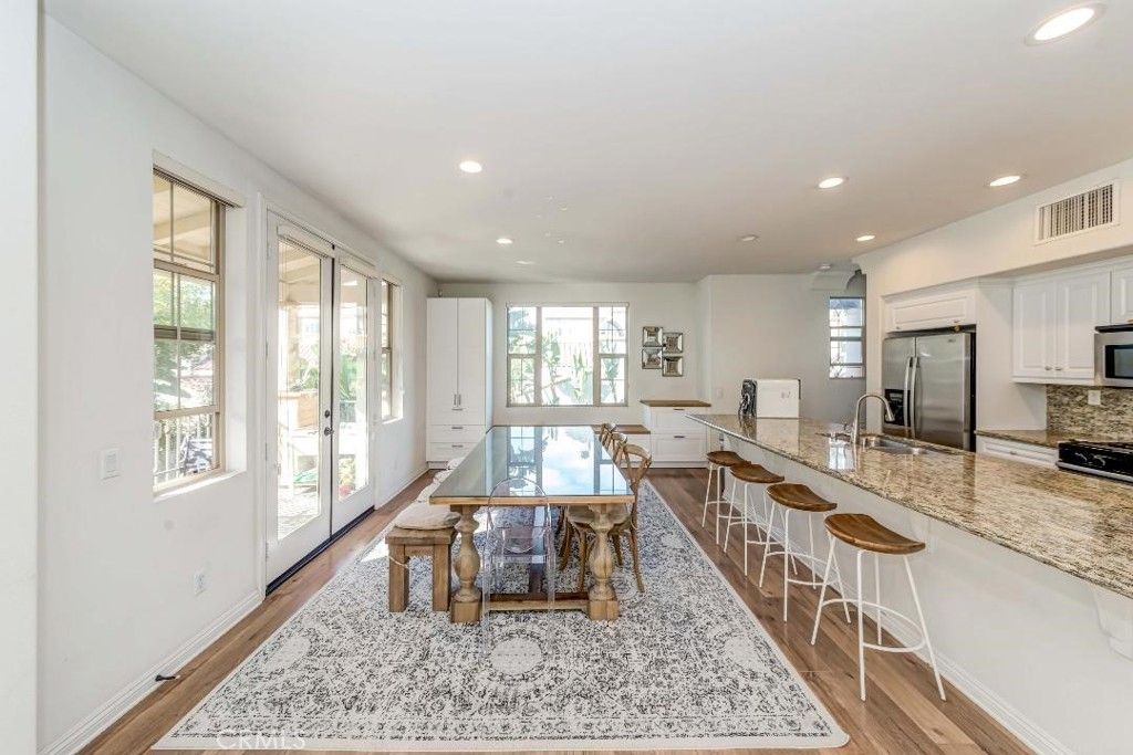 listing image 130727824481760256619