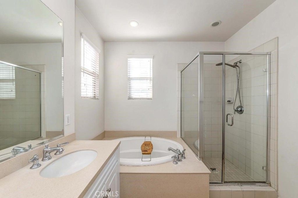 listing image 130720877870269898239