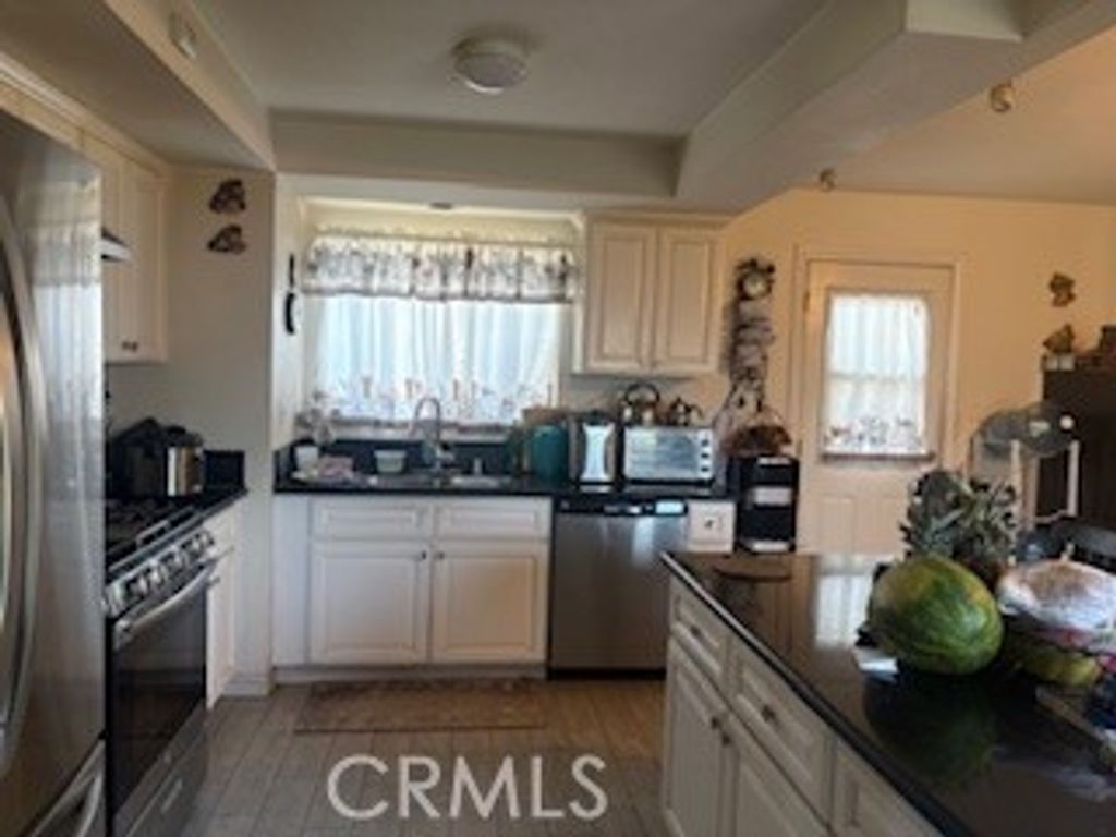 listing image 0