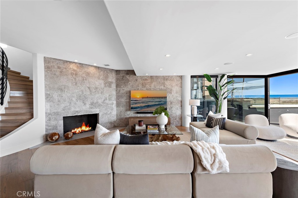 2132 E Oceanfront