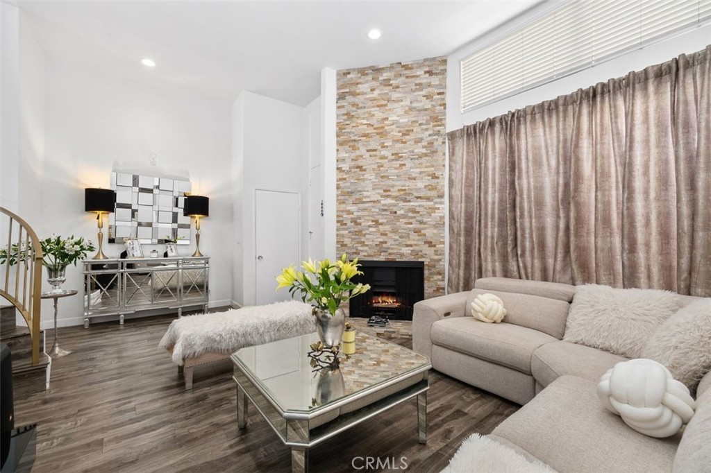Photo 4 of 38 of 9950 Topanga Canyon Boulevard 70 townhome