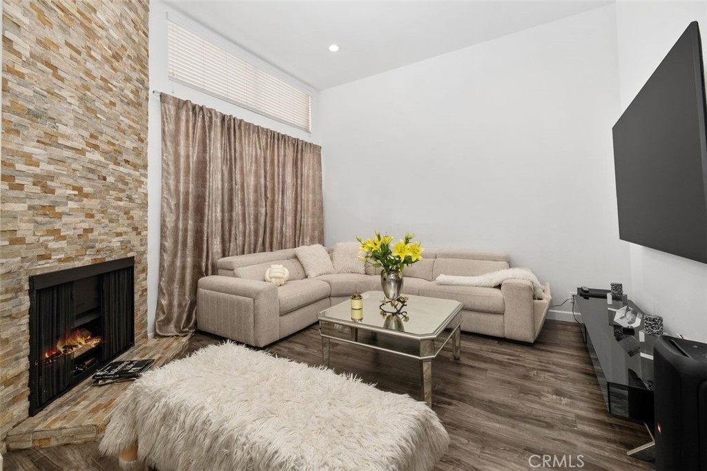 View Chatsworth, CA 91311 townhome