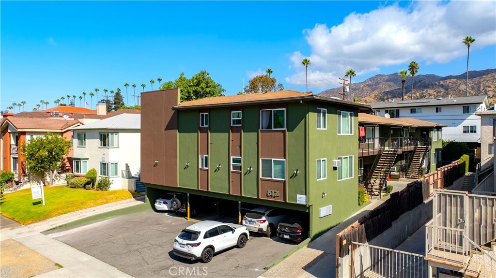 617 W Stocker Street