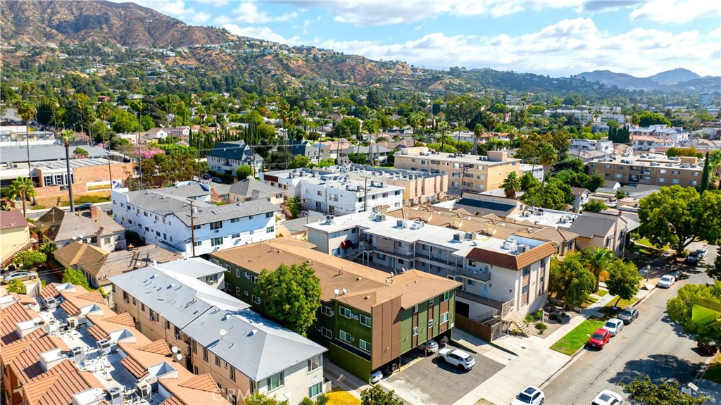 617 W Stocker Street