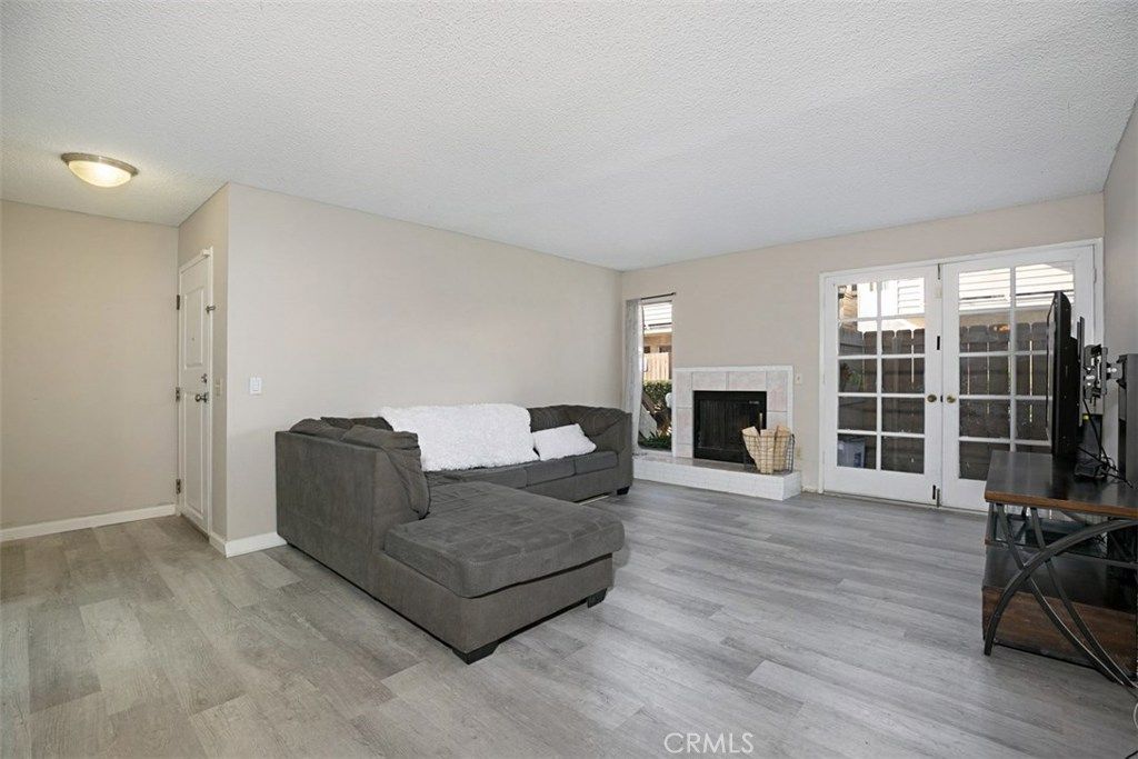 listing image 130728293121270834717