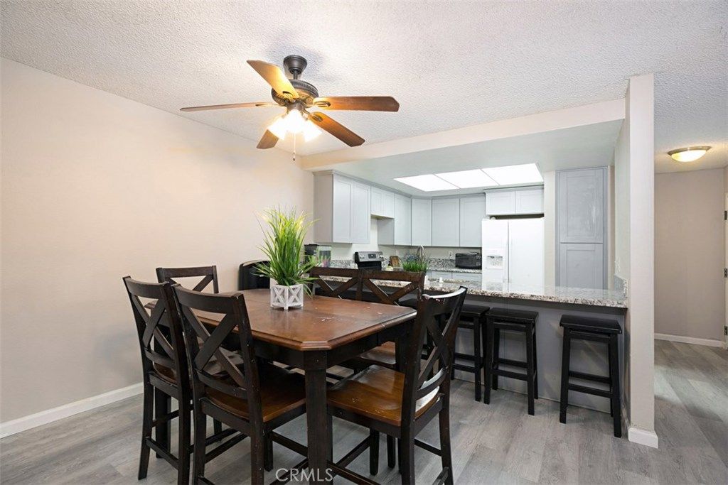 listing image 130726600157742831717
