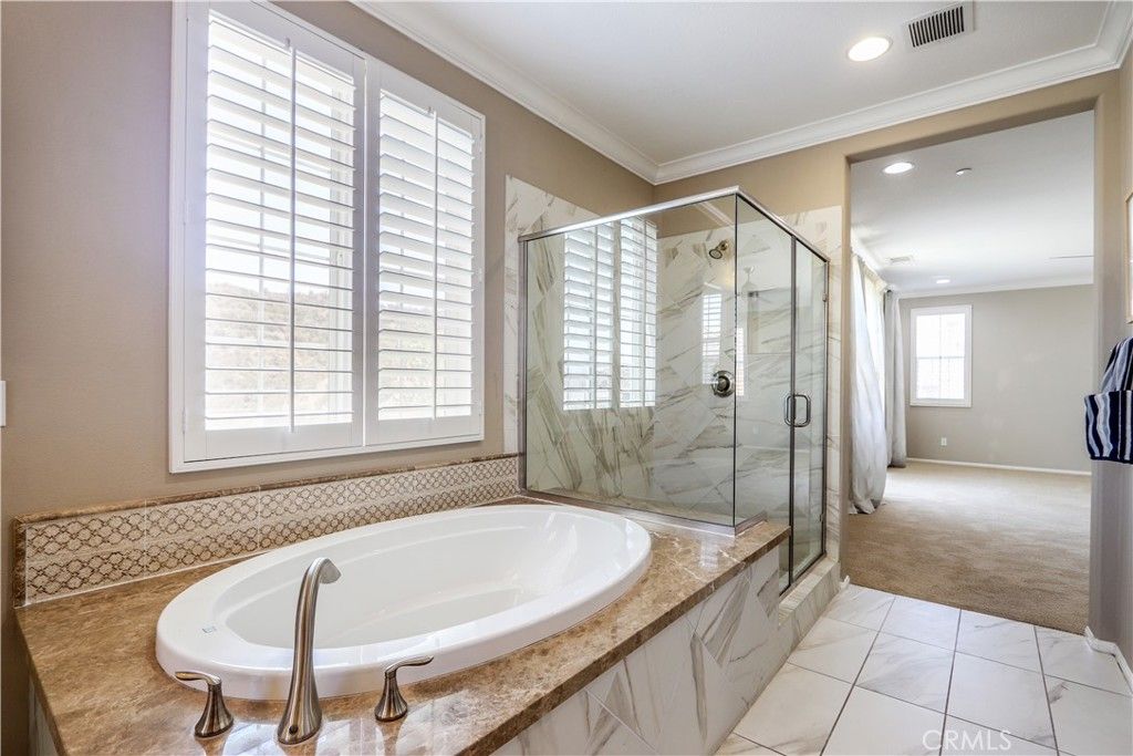listing image 130726420124390176950