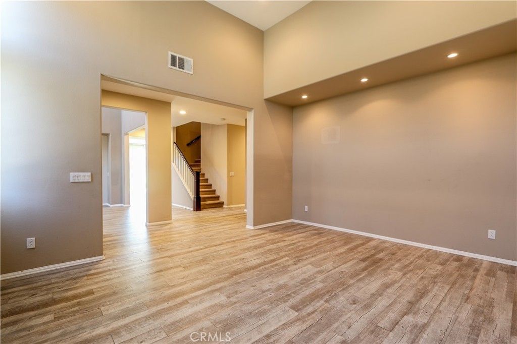 listing image 130723574623811632235