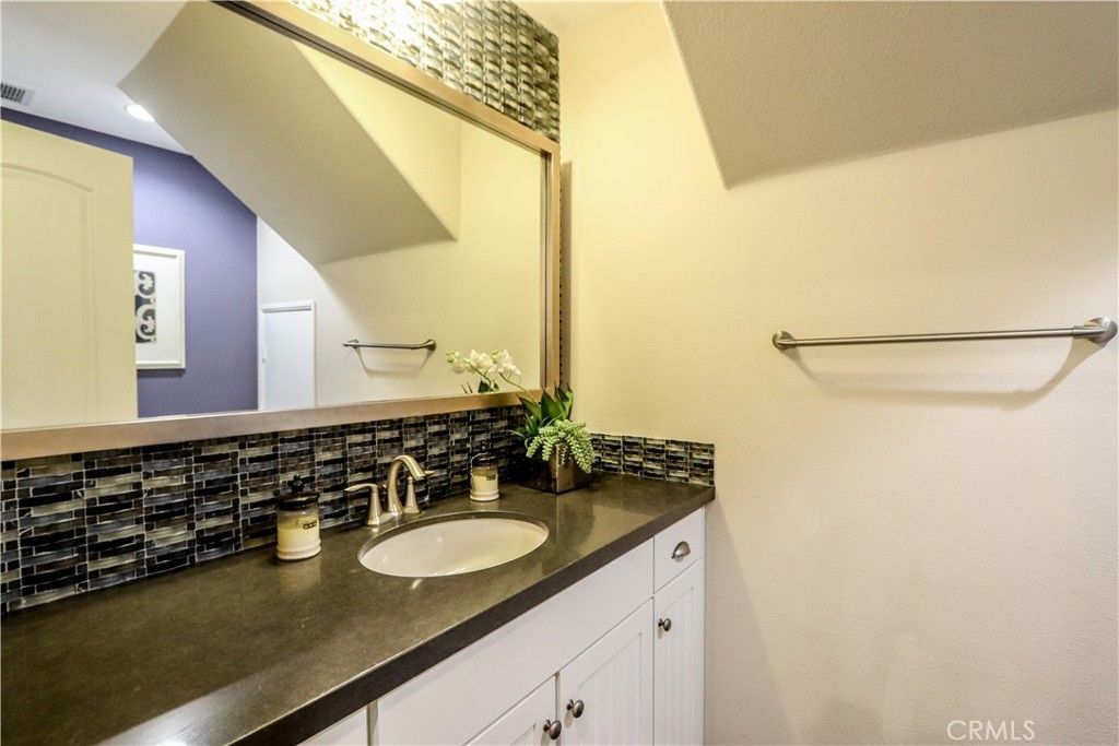 listing image 130729652978295569474
