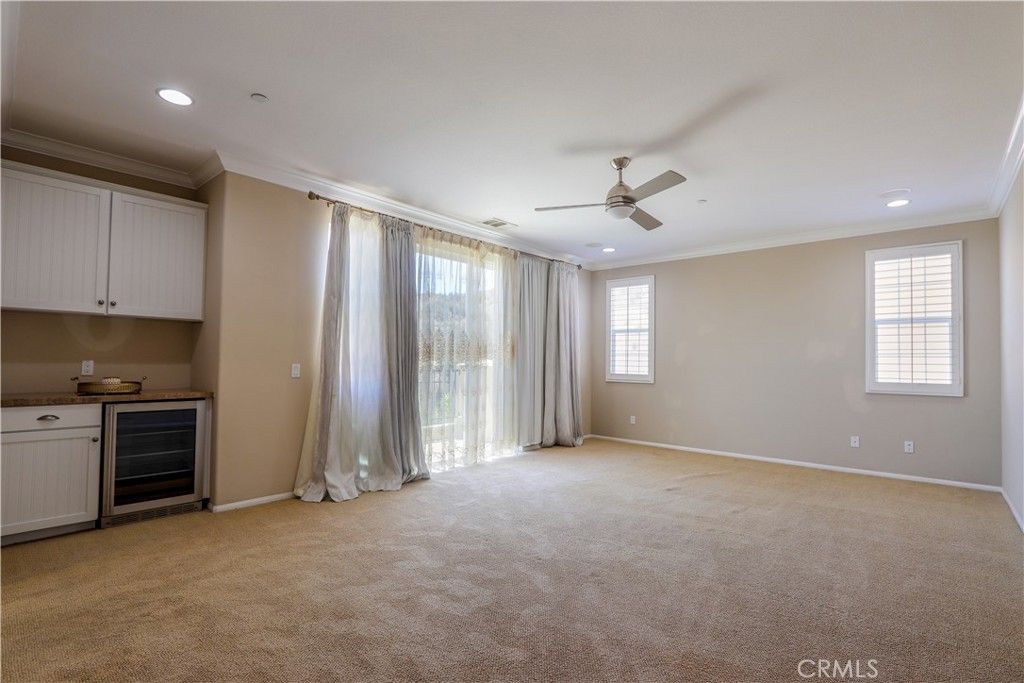 listing image 130726546604024175037