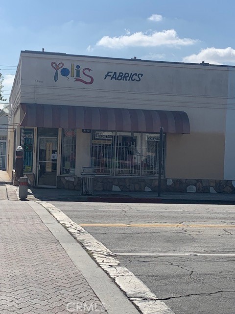 Prime Location! Three units totaling 4,780 square feet. The Fabric Place and the Insurance Agency, plus the Bible Study. All these make an exciting commercial building. Very Busy street, heavy traffic from Northgate Market across the street.