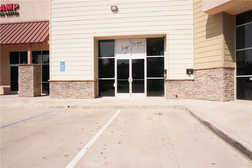This is a Retail office space that offers 1232 sq ft. Plenty of exposure to Shopping center across the way with big Anchor names loke Lowes and many more. Lots of traffic in the area. Lease rate is at $1.35 per square foor
