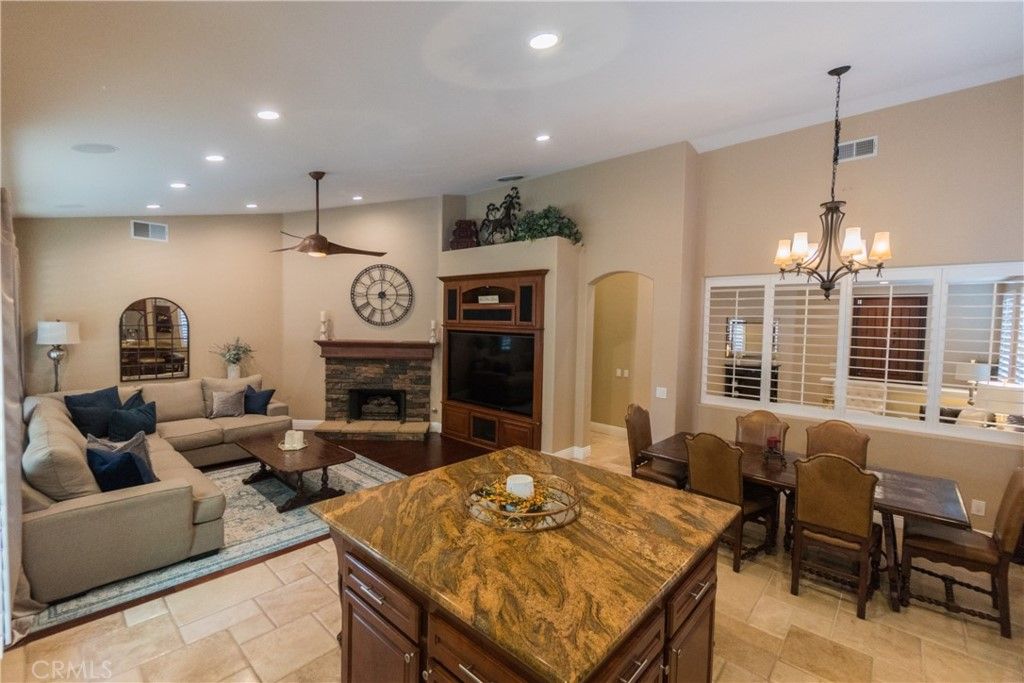 listing image 130726473481099931163