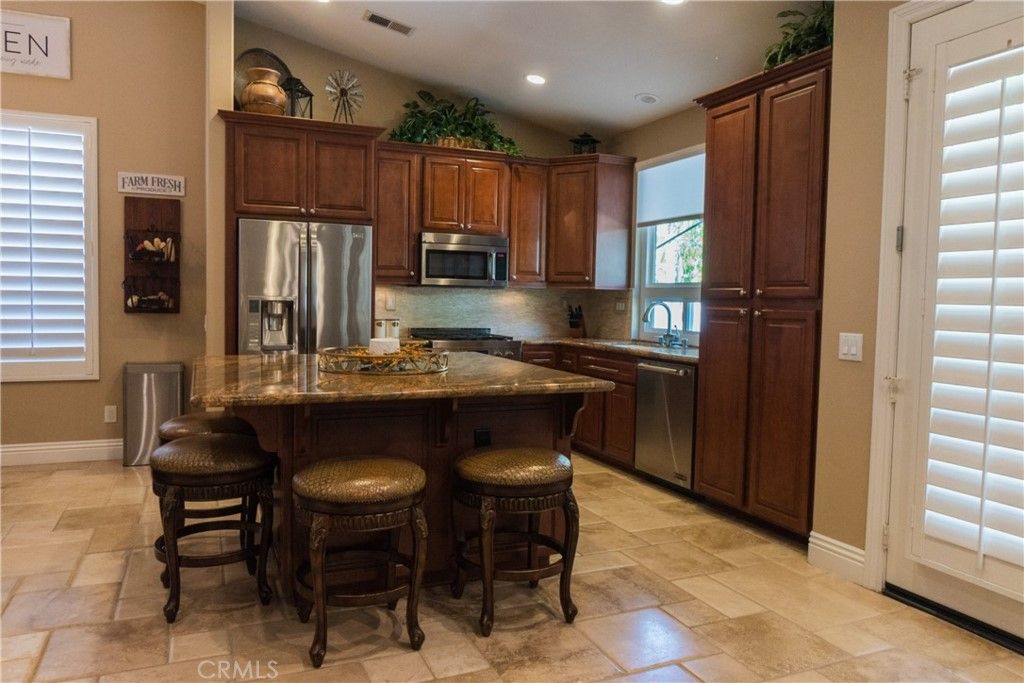 listing image 130721576715196013151