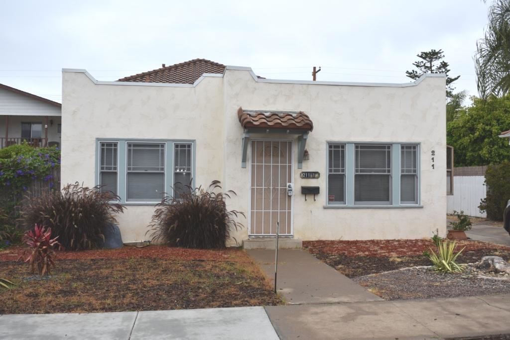 Very nice duplex. Walking distance to downtown Chula Vista, Restaurants, Shops and Farmers Market. Please call Managing office for more information on this property and to set up appointment. Neighborhoods: Chula Vista Sewer: Sewer Connected