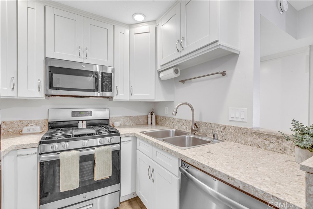 Photo 11 of 31 of 12671 Briarglen B condo