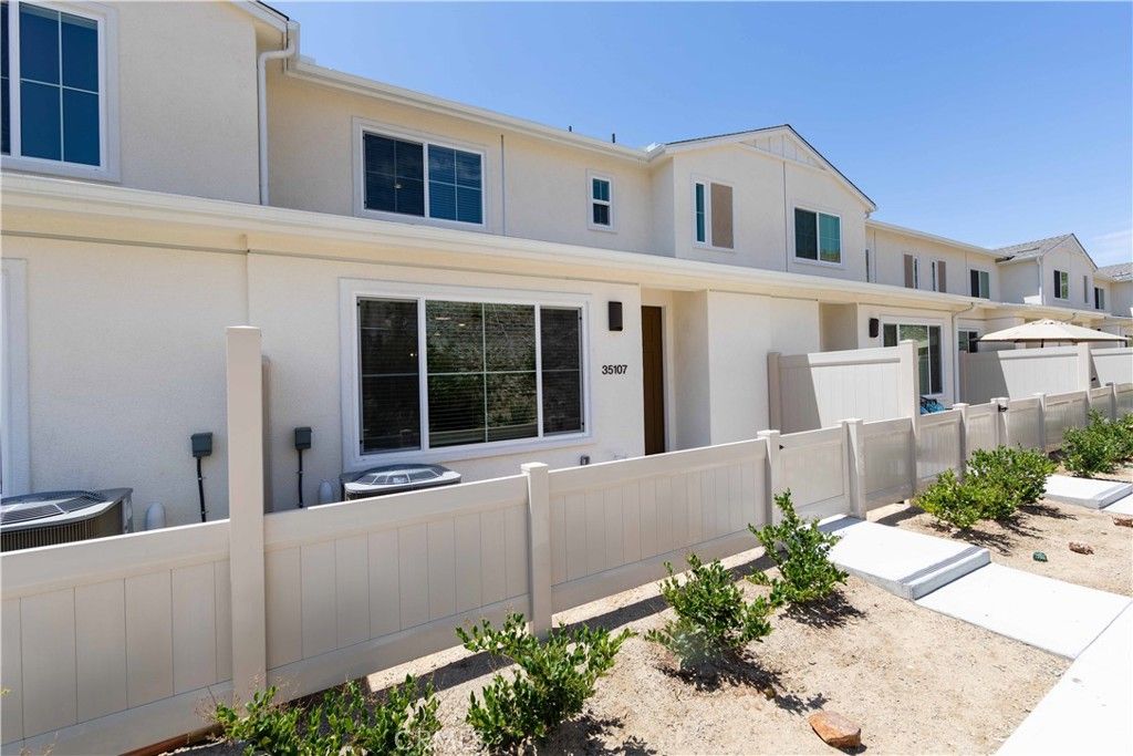 listing image 130729569398345103848