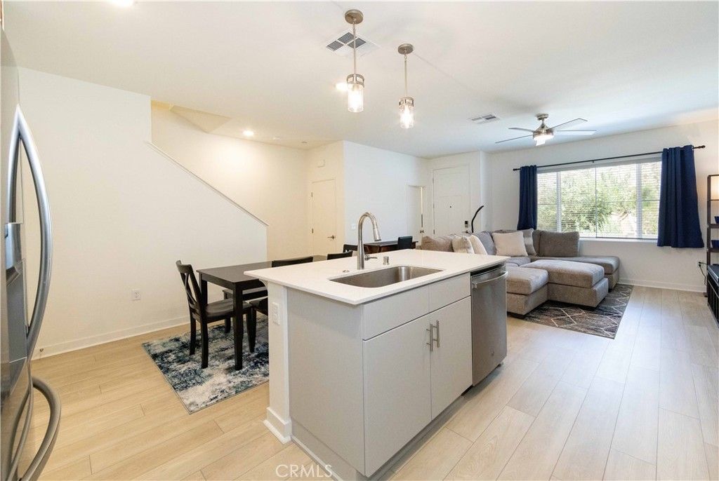 listing image 130721171501920657933