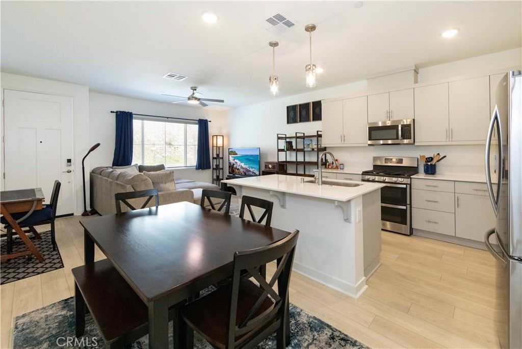 listing image 130720802062086490620