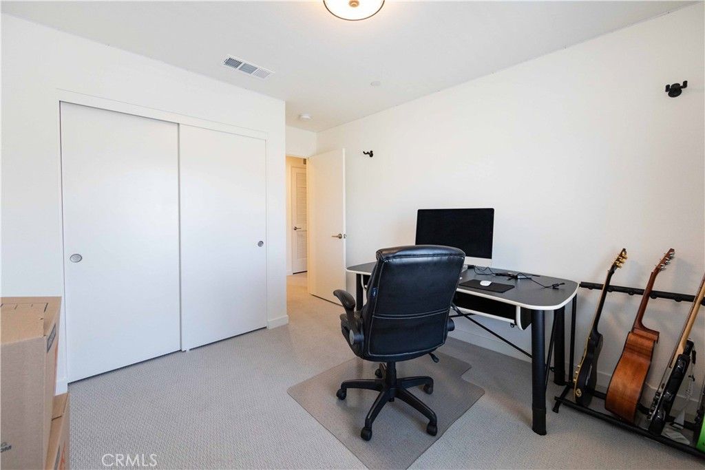 listing image 130722308939552363741