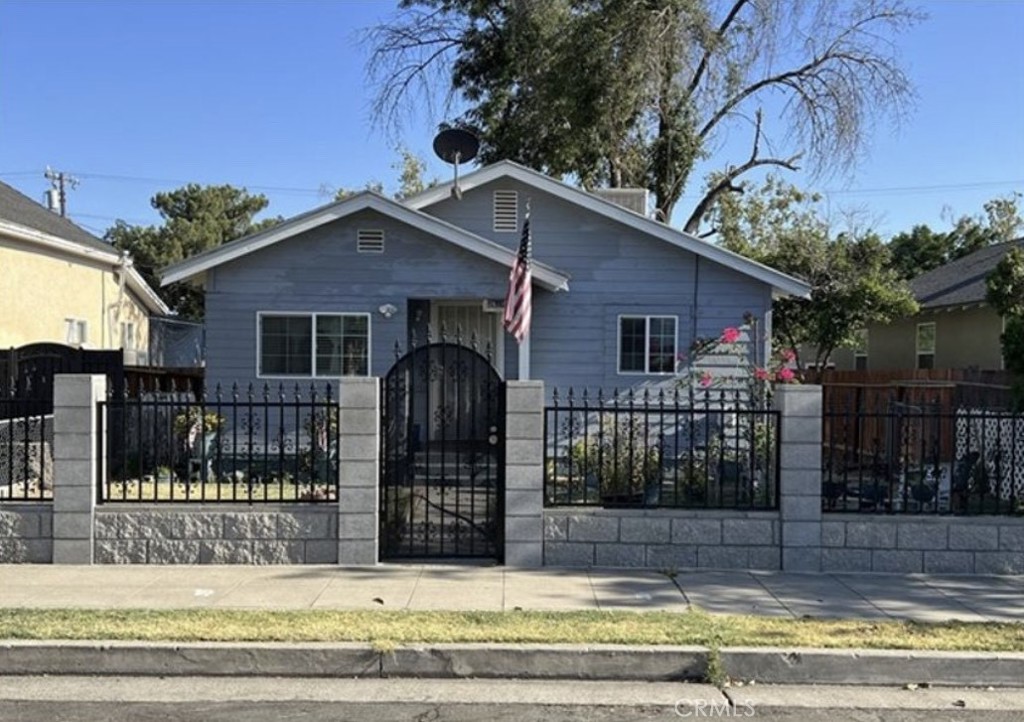 View Fresno, CA 93702 house