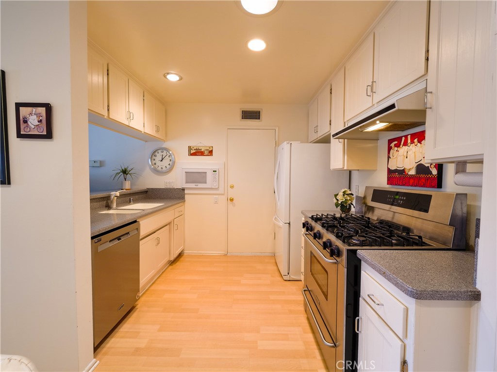 Hollow Hills (126) - Residential