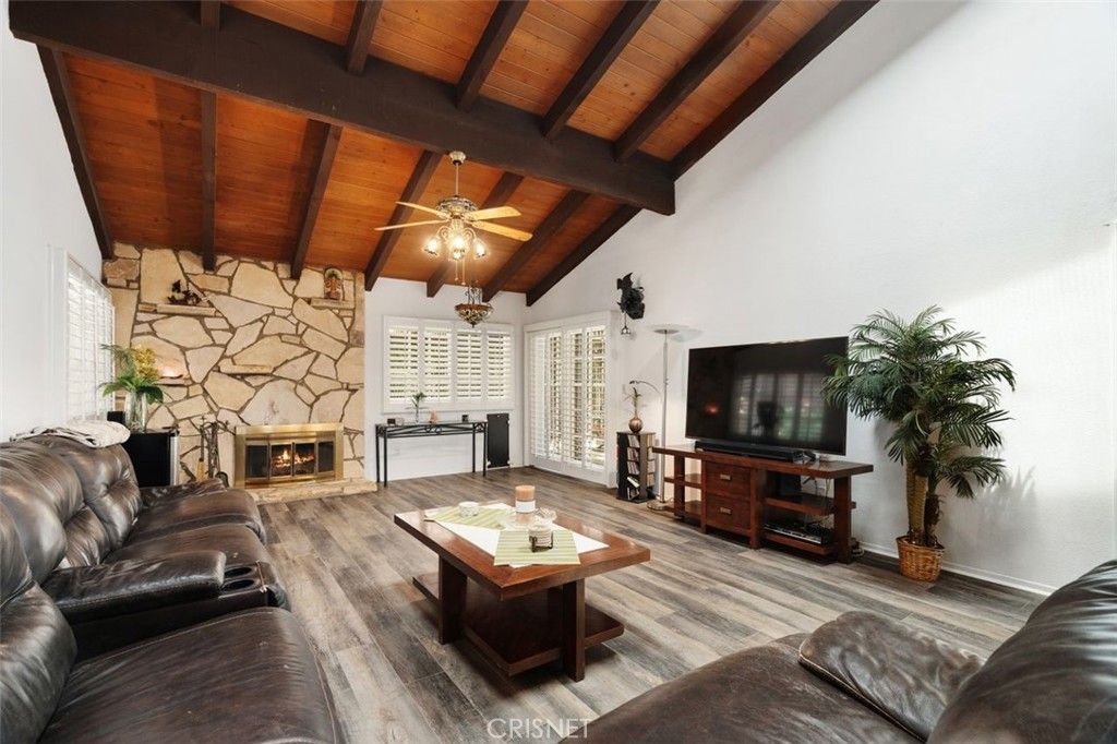 listing image 130726174415678452123