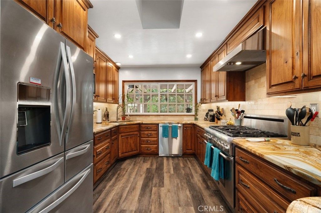 listing image 130726286104744326106
