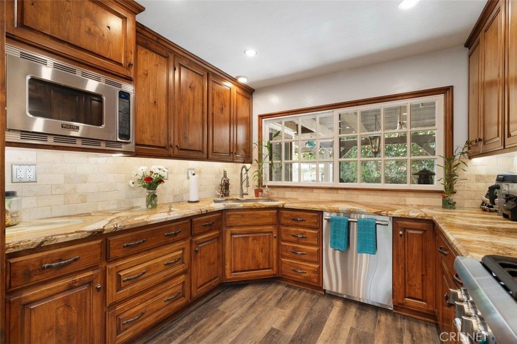 listing image 130728906398354936141