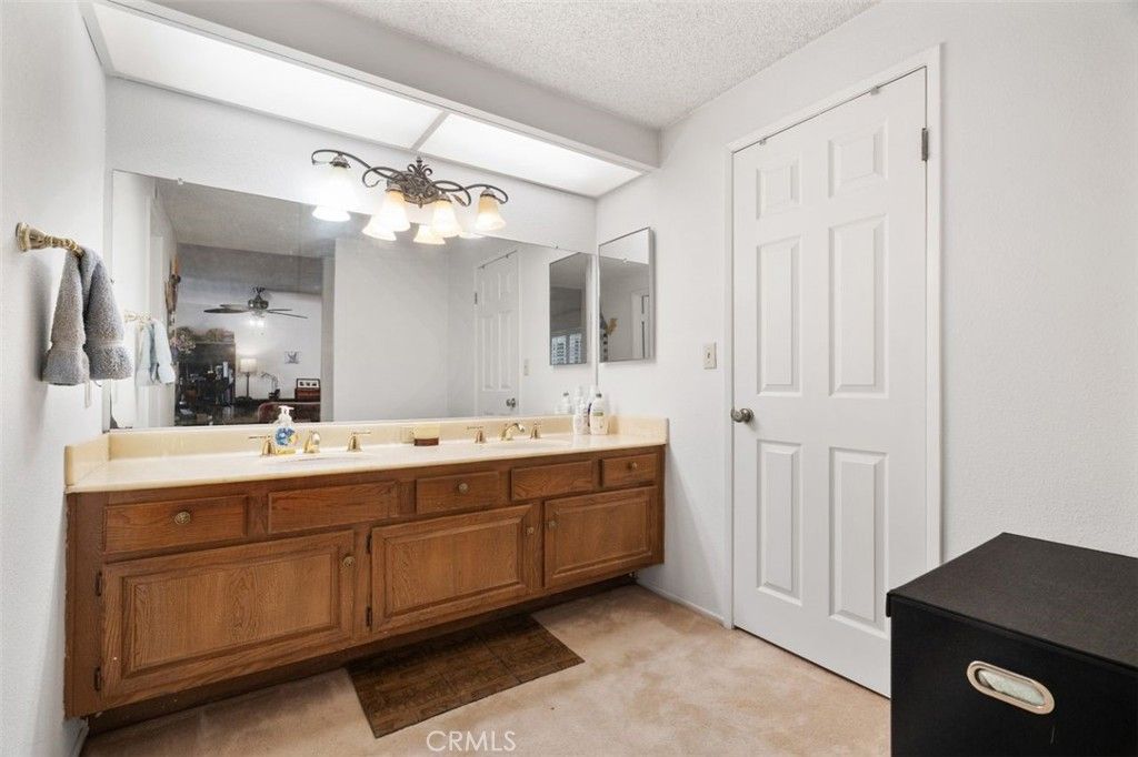 listing image 130724945865505432513