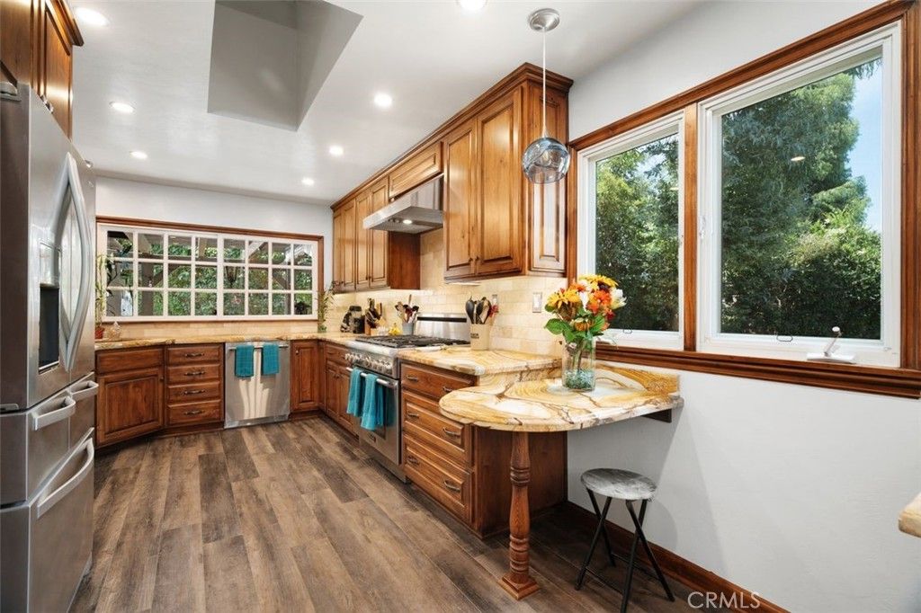 listing image 130729835852827569330