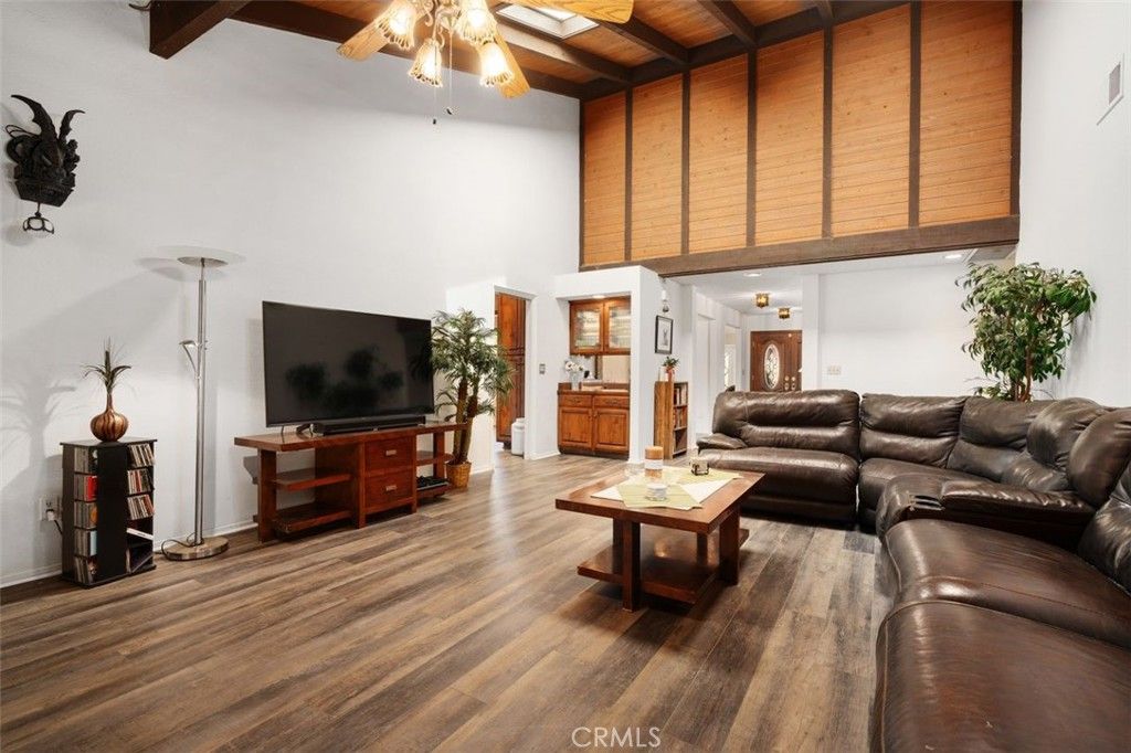 listing image 130724759755749457340