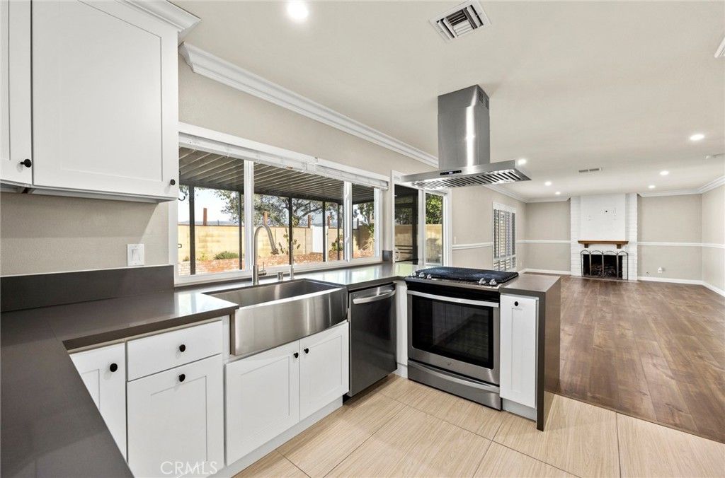 listing image 130722736705182387804