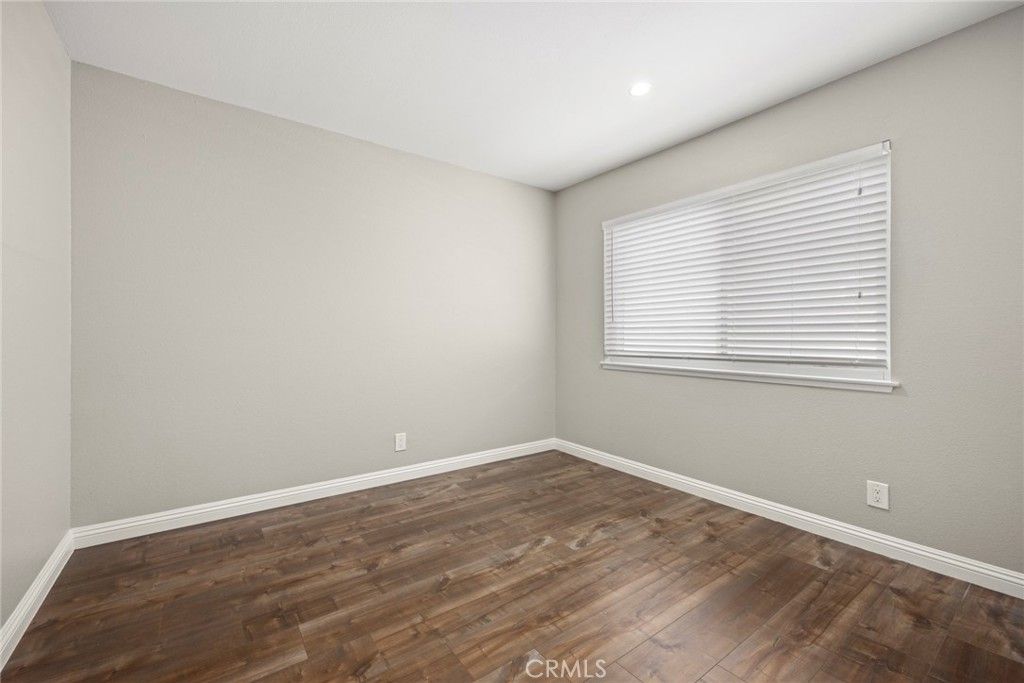 listing image 130720605107825765824