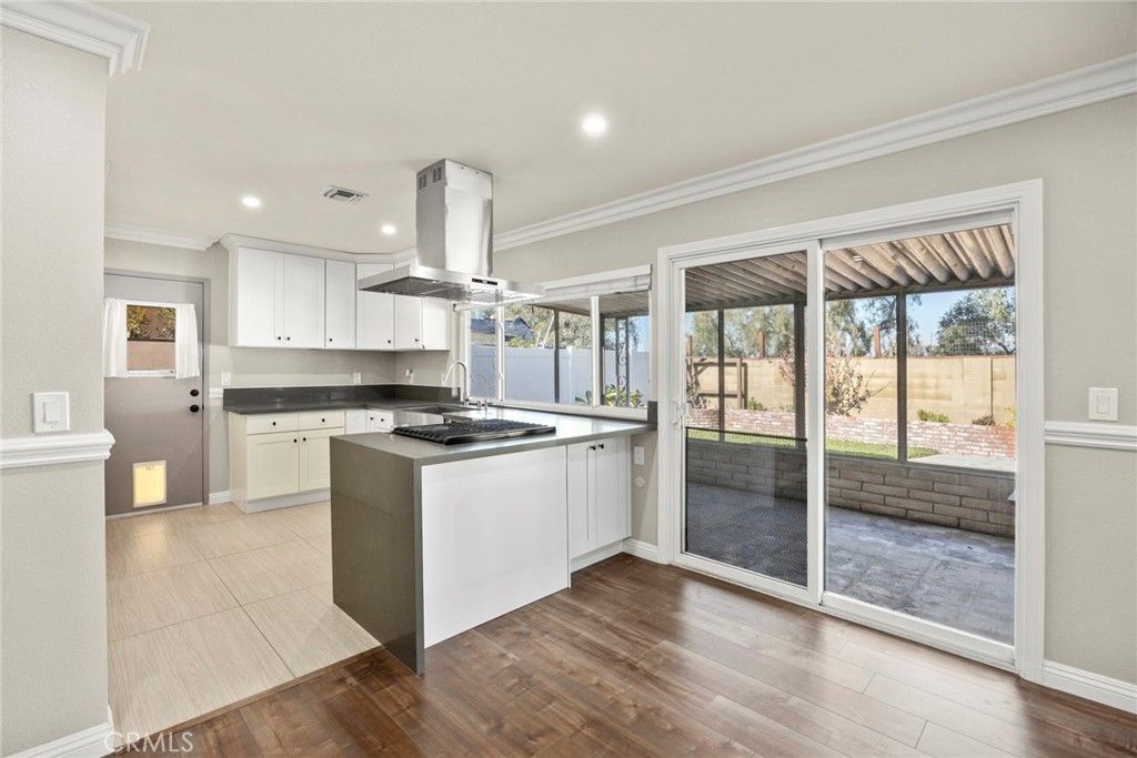 listing image 130729335468018516036
