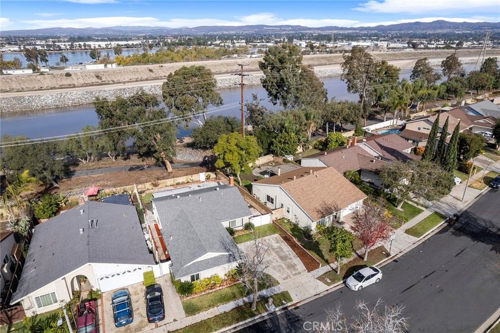 listing image 130724595820641345102