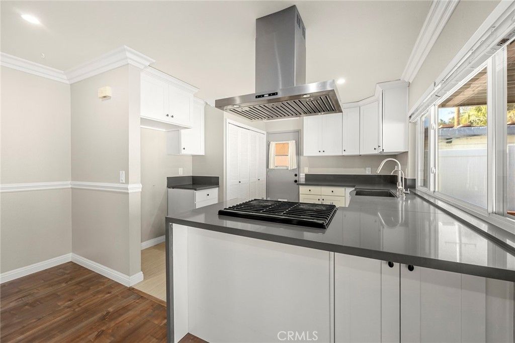 listing image 130723624026993394051