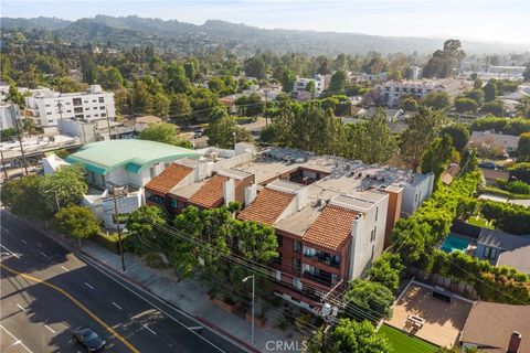 A home in Studio City